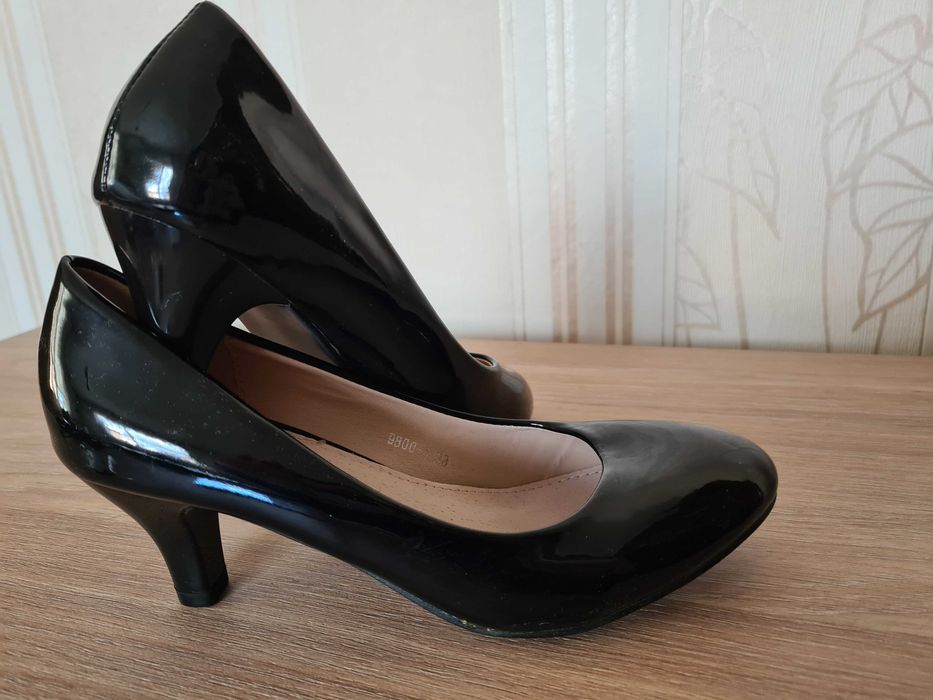 Лачени черни обувки, 38 номер