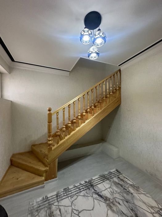 2 etaj 5 xonali uy sotiladi