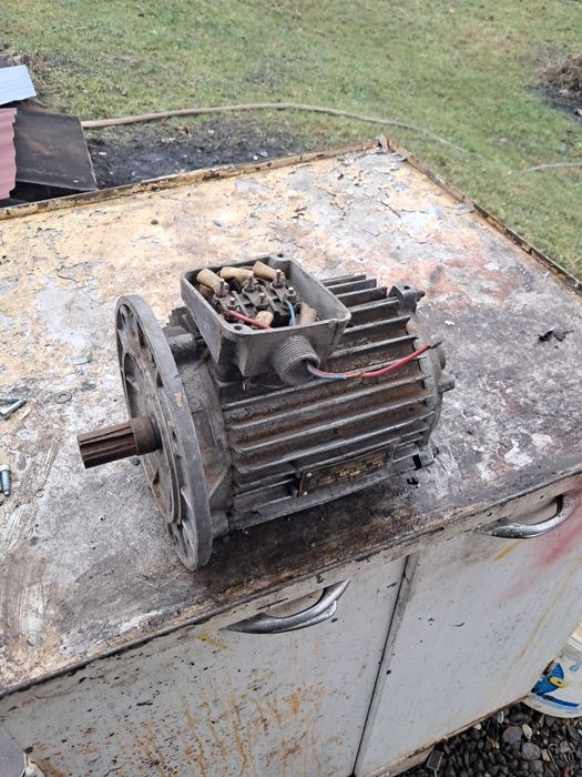 Motor electric rusesc