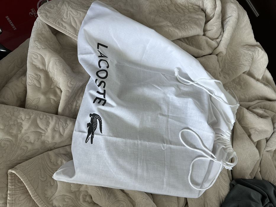 Geanta nou-nouta dama Lacoste verticala