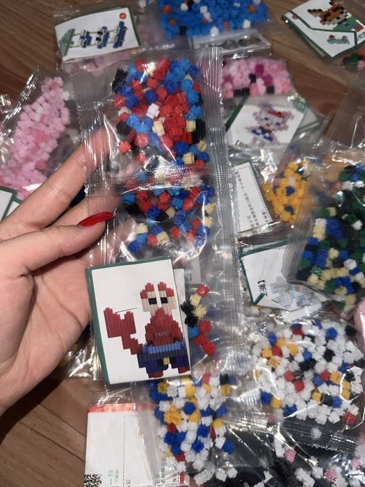 Пиксельные фигурки, игрушки.