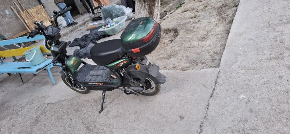 Электроскутер...