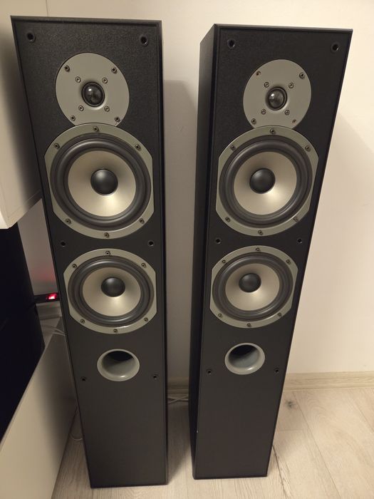 Boxe pasive akai podea