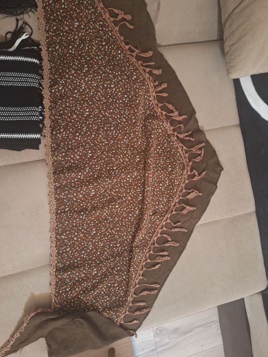 2 Eșarfe,în stare foarte bună