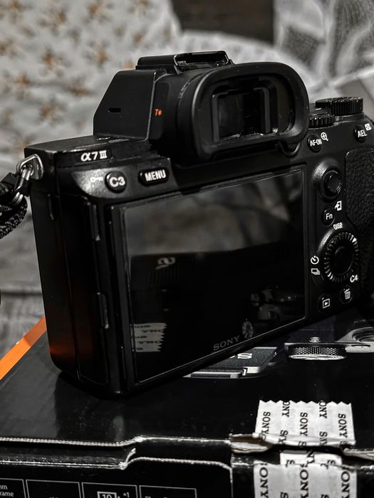 Sony A7 iii Body + обектив 50mm 1.8