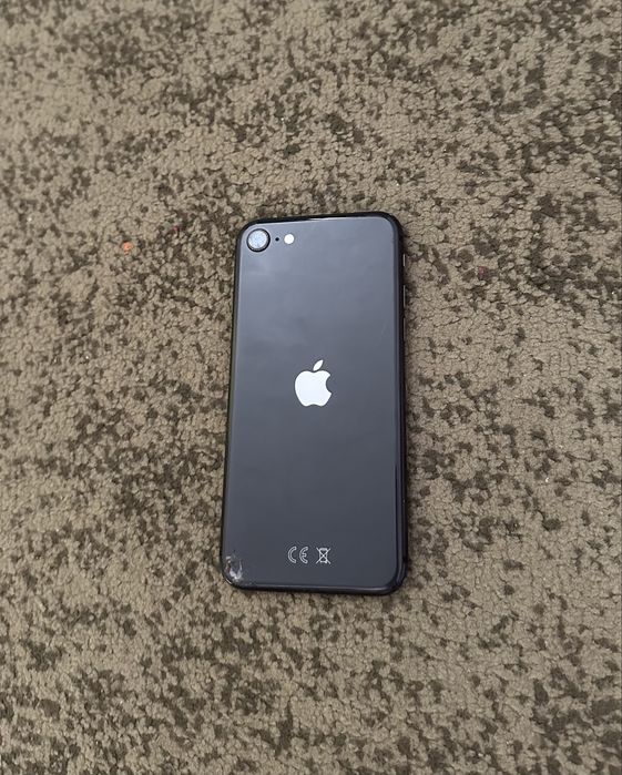 продам iPhone SE 2020