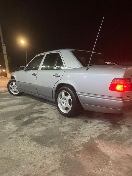 Мерседес 124.  2,2 автомат