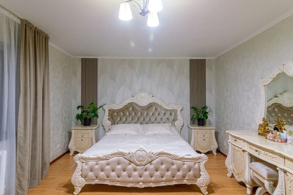 Продается спальный гарнитур
