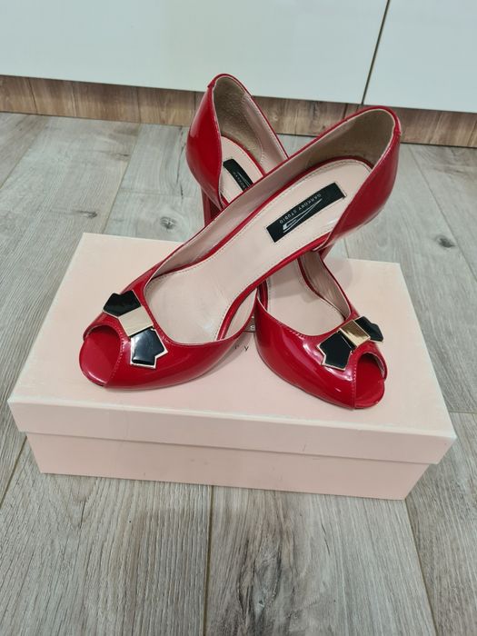 Pantofi piele lacuita