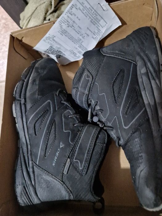 Продам кроссовки осень-зима