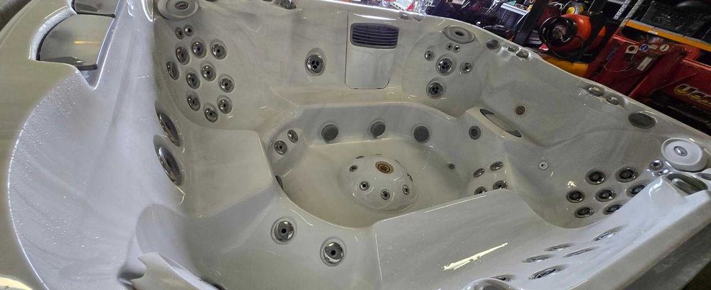 Джакузи 3 броя за 6 и 9 души