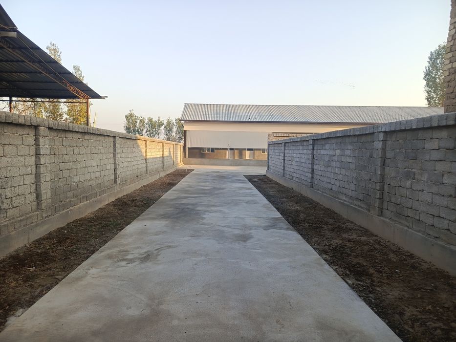 Uy sotiladi 5 xonali  7 sotih. puli kam odam bosa varyant bor