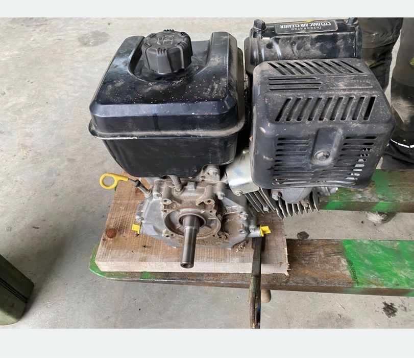 Motor pe benzina Vanguard 14CP