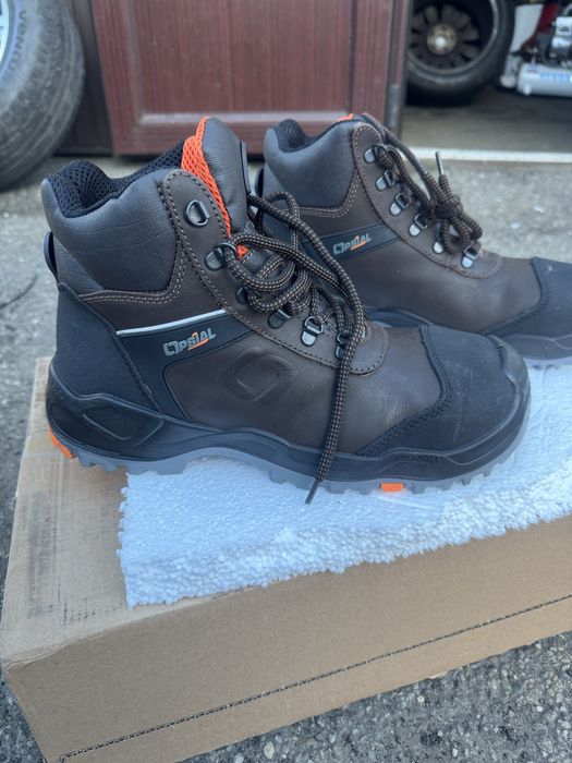 Ghete din piele cu protecție metalică Opsial - marimea 44 - ( nou )