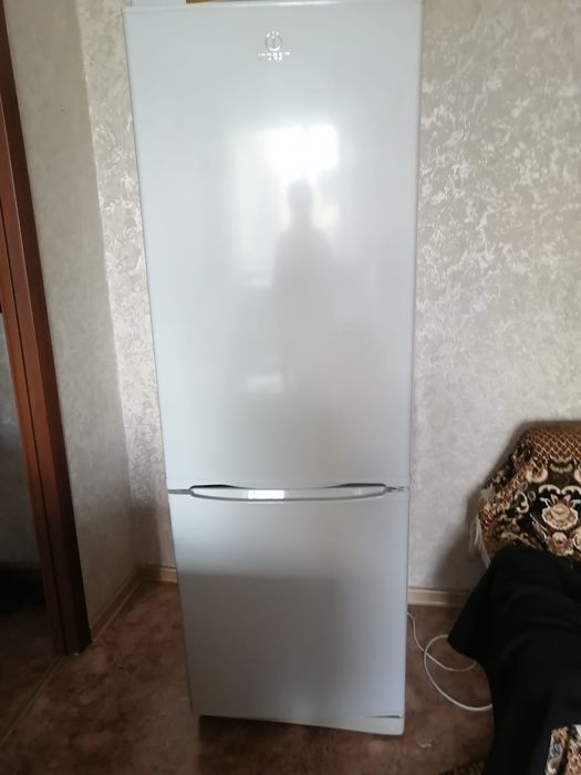 Продам холодильник фирмы "INDEZIT"