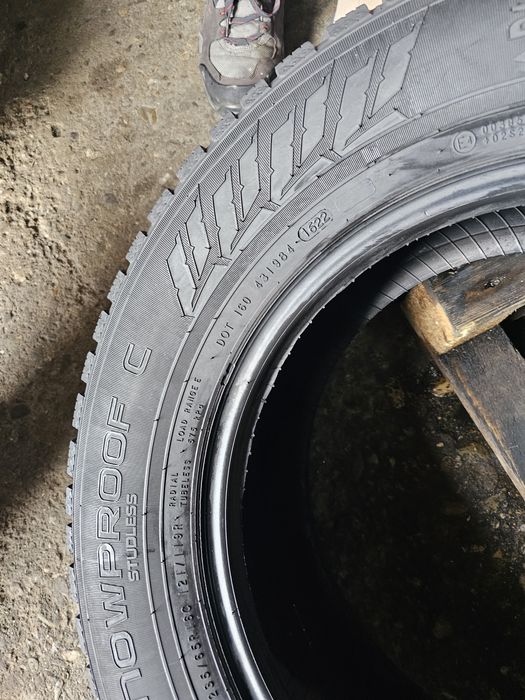 2 anvelope iarna 235 65 16C Nokian 2022