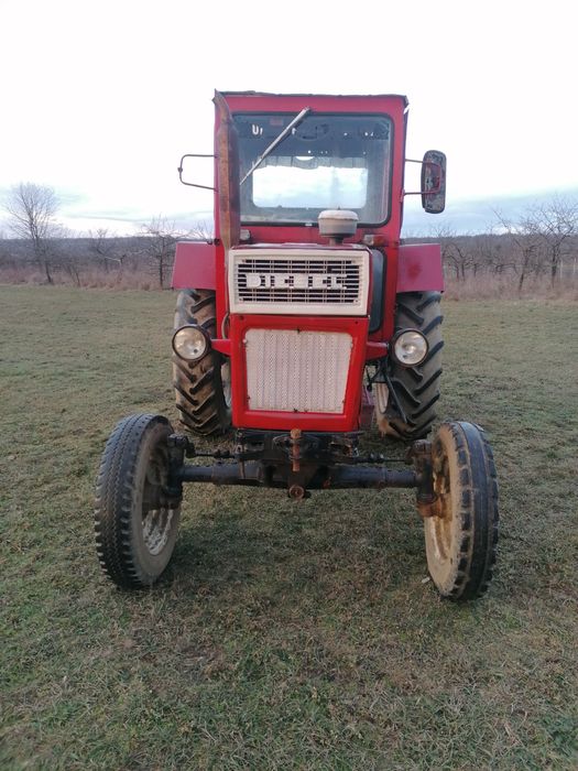 Universal UTB U650 cu utilaje