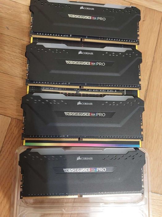 16GB DDR4 3200Mhz CL16 - Corsair Vengance RGB PRO