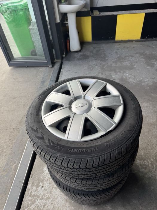 195/60 R15 yaxshi holatda