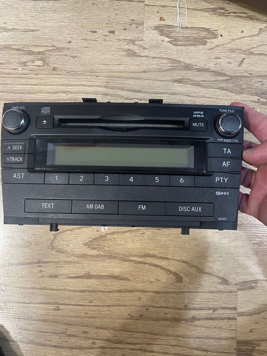 Касетофон на Тойота Авенсис 2009
