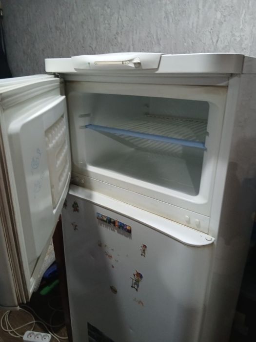 Холодильник Indesit