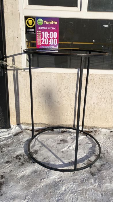 Срочно продается стойка для вещей