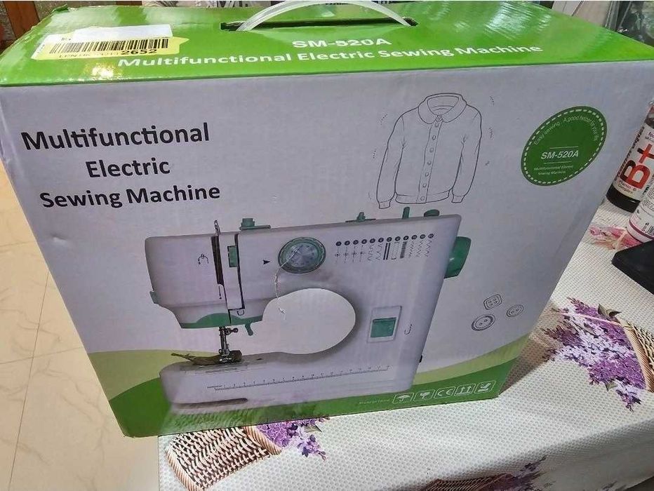 Mașină de cusut compactă, practică și ușor de folosit