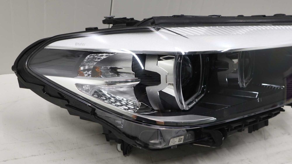 Десен лед фар БМВ Г30/Г31 BMW G30/G31