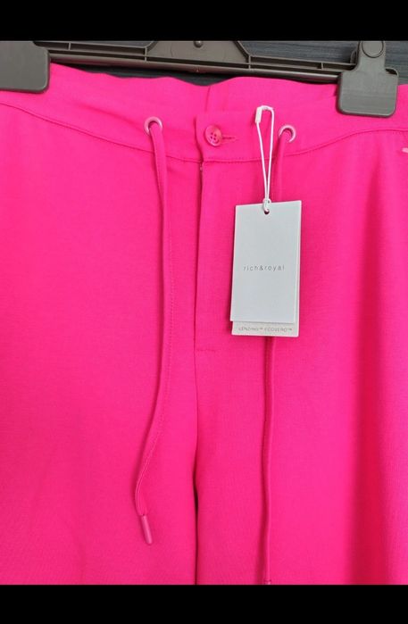 Pantaloni femei superbi