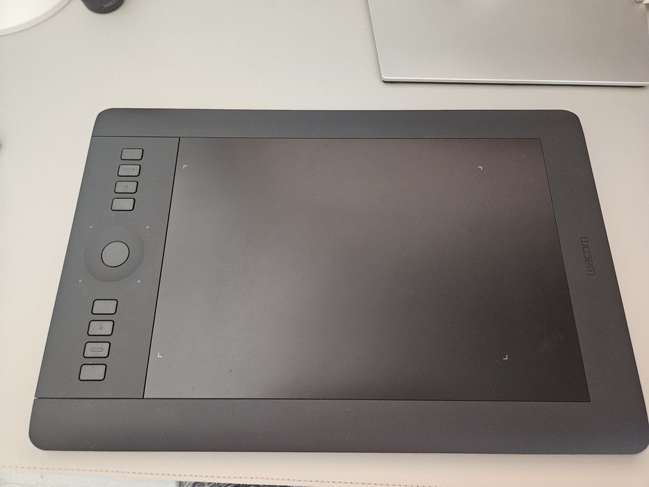 Tableta grafica Wacom Intuos Pro marimea M