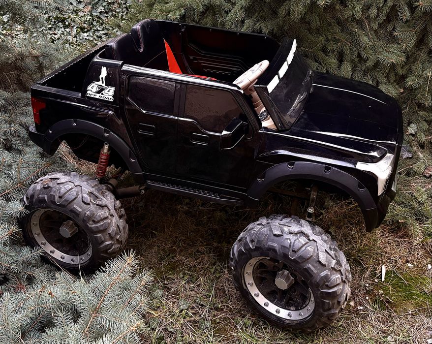 Электромобиль джип б/у. 119 см в длину; 81 см в ширину