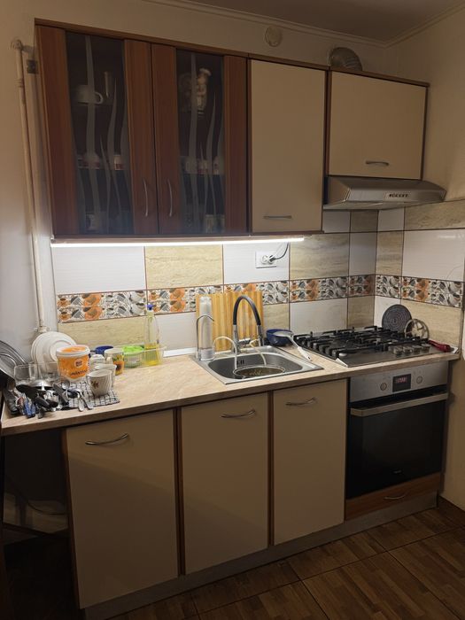 Vand mobilier, pret negociabil.