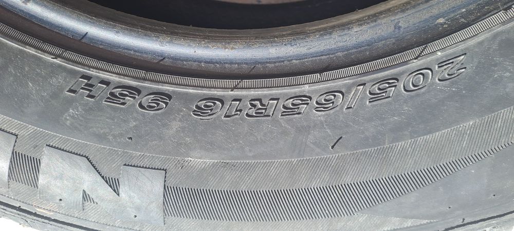 Продам летние шины R 16 размером 205/65