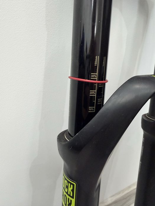 вилка RockShox Yari RC 27.5