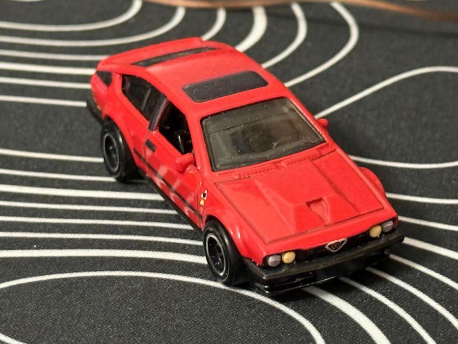 Машинка hot wheels premium