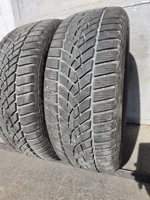 2 бр. зимни гуми 215/55/17 GoodYear 6,5 mm DOT 3317