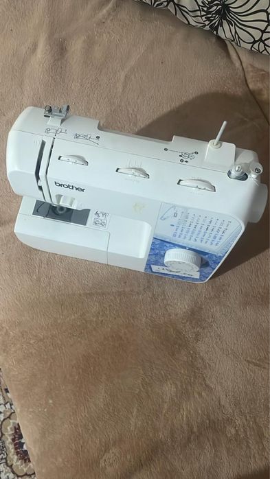 Продаю швейную машину