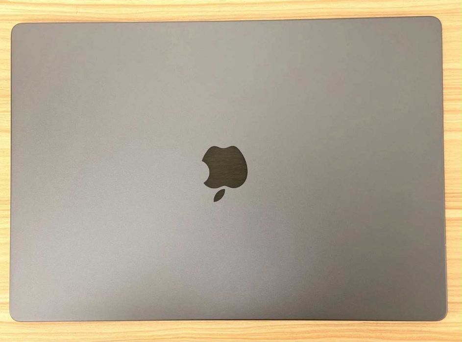 Macbook M4 Pro 16" - 24GB / 512GB / 50 цикъла / гаранция до Октомври
