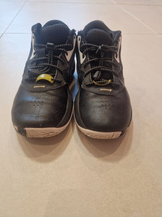 Adidasi Under Armour marimea 36