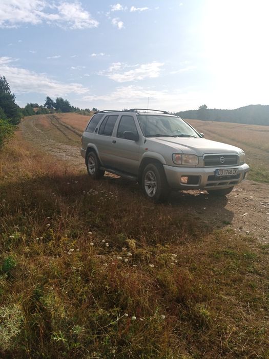 Продава се Nissan pathfinder