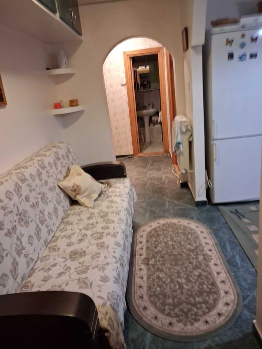 Inchiriez apartament 2 camere complet mobilat zona Energiei Bacau str.Veniamin Costache nr.2 et.4