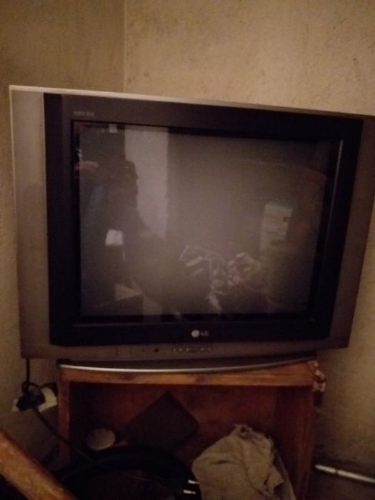 Телевизор LG Модел: 21FS2RLX много запазен - за ремонт или за части