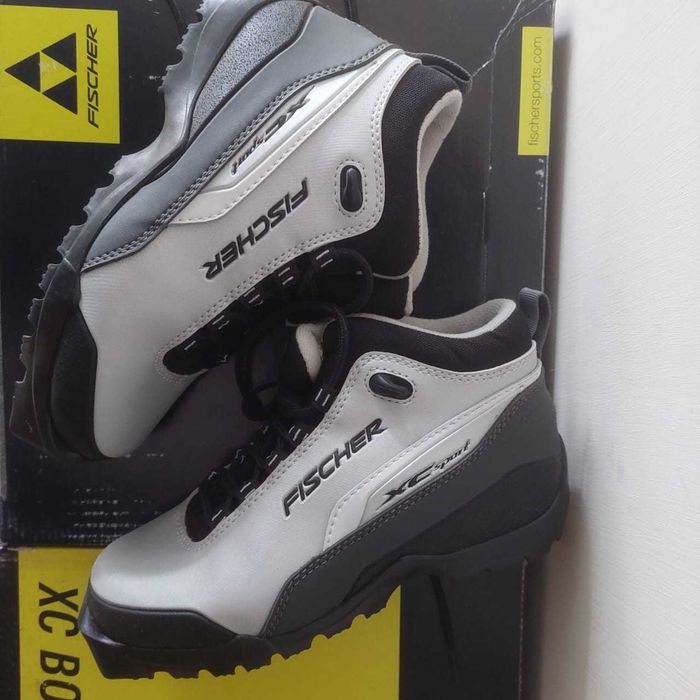 Лыжные ботинки туристические