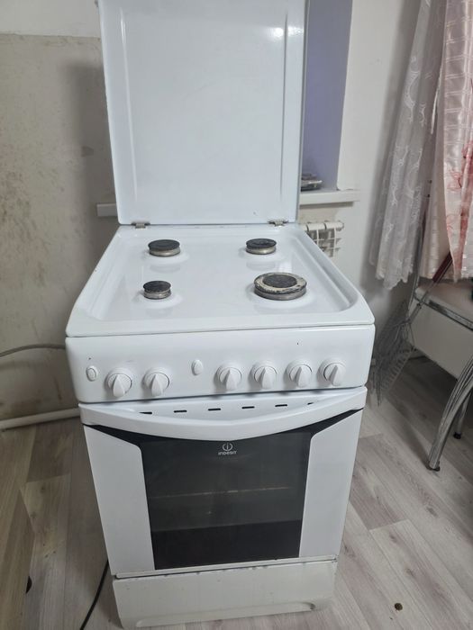 Продам газовую плиту б.у