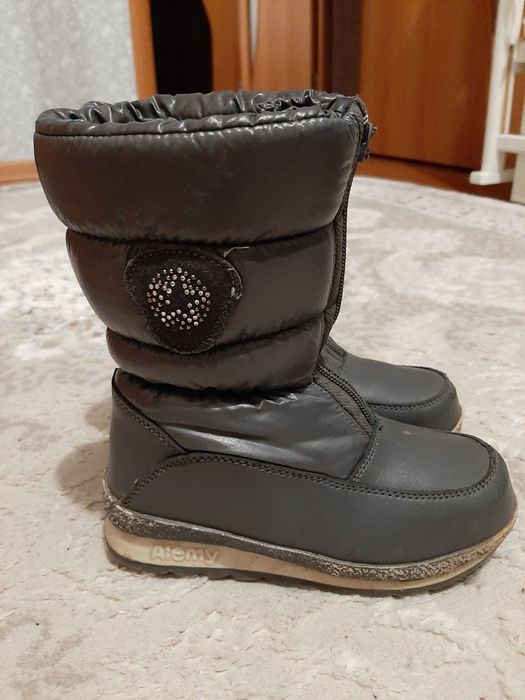 Продам сапожки зимние для девочки