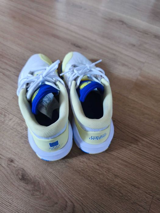 Продавам баскетболни маратонки