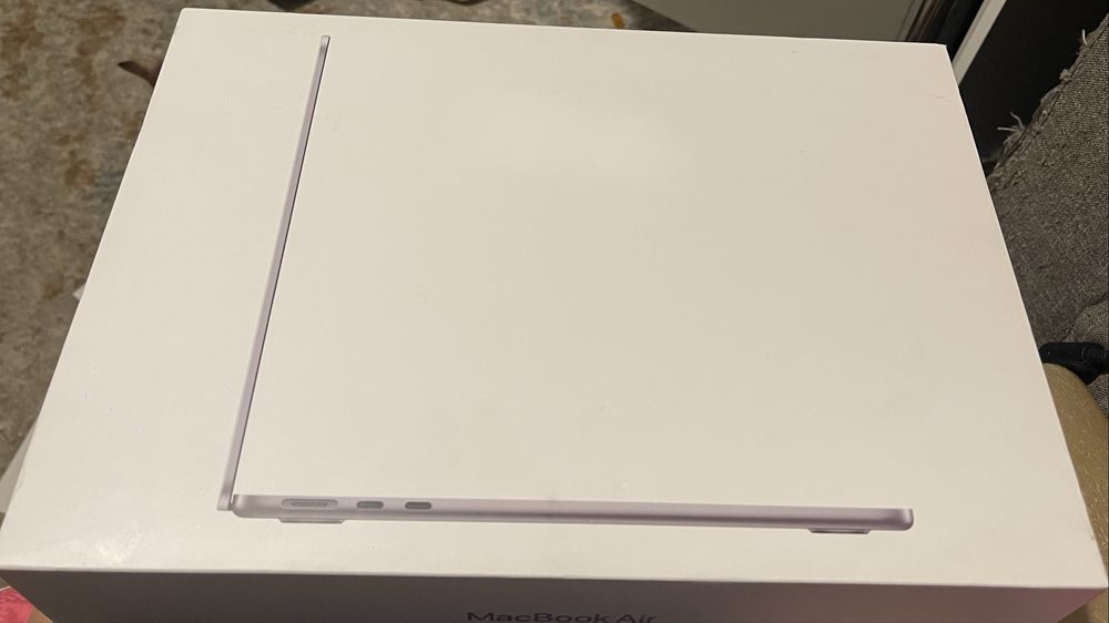 Macbook 13.6 - inch M2 256GB
