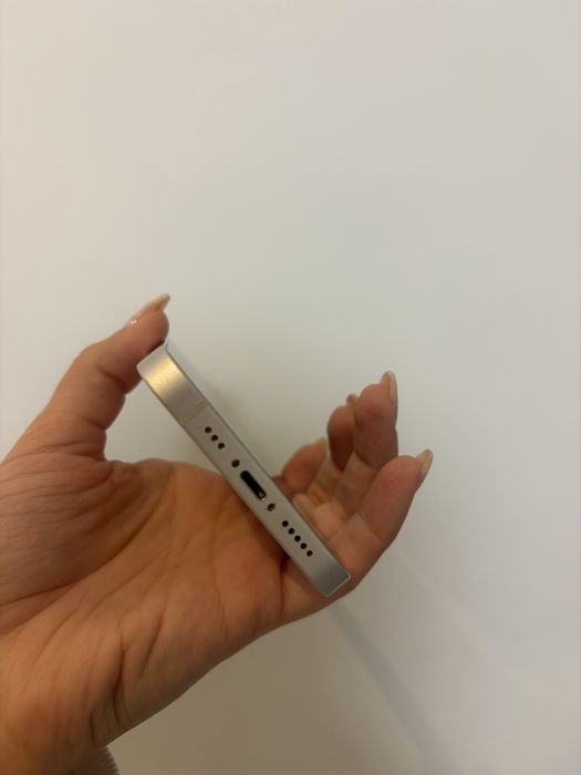 Продавам Iphone 14, 128 GB, бял