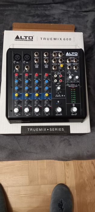 Продавам пулт в перфектно състояние!