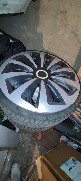 Зимни гуми Vredestein 205 60 16 с джанти и тазове